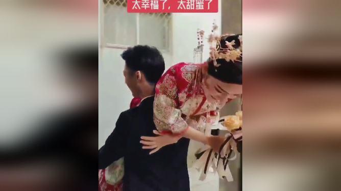 五彩几何塔